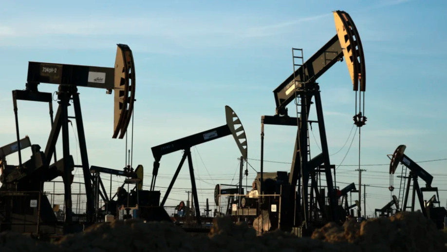 Markets Rattle Amid U.S. Ultimatum to Iran, Raising Fears of Prolonged Supply Disruptions and Higher Global Fuel Costs  Brent crude oil futures opened higher late Sunday compared to Thursday’s close, breaking through the $111 per barrel level amid concerns that the conflict involving Iran could worsen in the coming week.  On March 31, oil prices reached a weekly high of over $119 per barrel. Prices then dropped sharply to around $98 on Wednesday before rebounding to more than $109 on Thursday. Markets were closed on Easter Friday. Late Sunday saw oil peak at $111.89, with prices at $110.73 as of 9:50 p.m. ET.  The renewed surge in oil prices follows the approaching deadline of an ultimatum issued by President Donald Trump to Iran, set to expire on Monday.  Trump had previously stated that if Iran did not reopen the Strait of Hormuz—a critical shipping route south of the country through which one-fifth of the world’s oil and gas supply passes—by April 6, U.S. forces could target Iranian infrastructure. In an April 5 post on Truth Social, Trump warned, “Tuesday will be Power Plant Day, and Bridge Day, all wrapped up in one, in Iran. There will be nothing like it!!!”  In a separate post, Trump added, “Tuesday, 8:00 P.M. Eastern Time,” indicating a potential deadline for Iranian compliance.  Iran has rejected these threats. According to a statement published April 5 by the Islamic Revolutionary Guards Corps via state-run PressTV, the country warned that further attacks on civilian facilities would lead to a more intense and expansive phase of retaliation.  On Sunday, Trump also said he had not ruled out deploying U.S. ground forces into Iran if the Strait is not reopened in time.  One bridge in Iran has already been destroyed by the United States. The newly completed B1 bridge, linking Tehran to Karaj, was severed in a U.S. strike on April 2. A U.S. official previously told The Epoch Times the strike aimed to disrupt “a planned military supply route for sustaining Iran’s ballistic missile and attack drone force.” Iran condemned the attack as a strike on civilian infrastructure.  Escalating tensions have unsettled oil markets, driving prices higher as investors closely monitor how the situation develops throughout the week.  However, analysts at ING Bank cautioned in an April 2 note that reopening the Strait of Hormuz may not immediately stabilize markets.  “Even if shipping through the Strait of Hormuz resumes, a return to pre-war market conditions is likely to be slow, as upstream production restarts, logistics normalization, and inventory rebuilding will take time,” ING said.  Patrick De Haan, head of petroleum analysis at GasBuddy, warned in an April 4 post on X that gasoline prices in the United States could continue to rise.  “Attacks on refining capacity are likely to take longer to restore than the Strait and risk higher fuel prices globally for longer. Coupled with Ukraine attacks on Russian refineries, this summer could see very elevated prices compared to early year expectations,” De Haan said.  On March 31, the national average price for regular gasoline in the United States exceeded $4 per gallon for the first time since August 2022. As of April 5, the average stood at $4.11 per gallon, up from $3.25 a month earlier, according to data from the American Automobile Association. Prices surpassed $5 per gallon in four states: Nevada, Washington, Hawaii, and California.  Meanwhile, the OPEC+ alliance agreed Sunday to increase oil production quotas by 206,000 barrels per day starting next month. According to an April 5 statement, the decision was made by members including Saudi Arabia, Russia, Iraq, the United Arab Emirates, Kuwait, Kazakhstan, Algeria, and Oman.  “The countries will continue to closely monitor and assess market conditions,” the group said.  A separate OPEC+ committee, also meeting Sunday, expressed concern over Iran’s strikes on key energy infrastructure, noting the high costs and time required for repairs, which could further disrupt supply.  “Accordingly, [the committee] stressed that any actions undermining energy supply security, whether through attacks on infrastructure or disruption of international maritime routes, increase market volatility and weaken the collective efforts under the [Declaration of Cooperation] to support market stability for the benefit of producers, consumers, and the global economy,” the committee said in its statement.