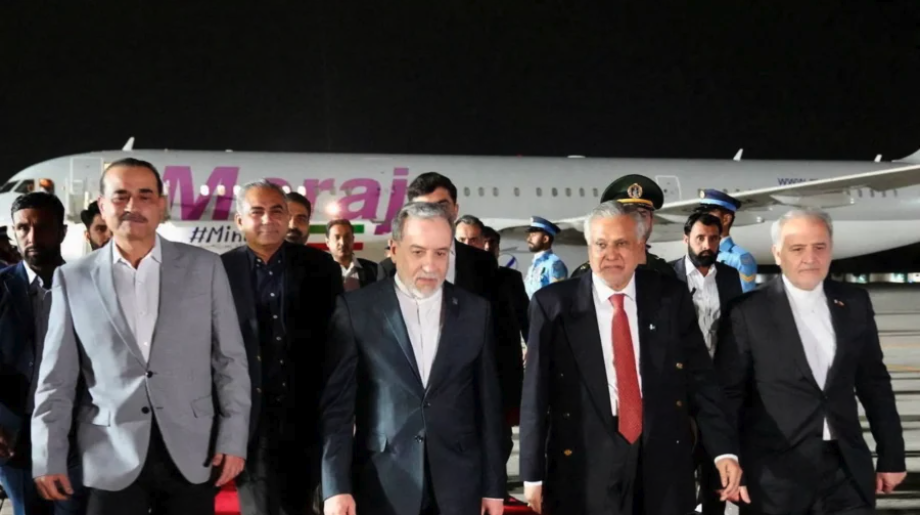 Pakistani Foreign Minister Ishaq Dar and Army Chief Asim Munir welcome Iranian Foreign Minister Abbas Araqchi in Rawalpindi, Pakistan, on April 25, 2026. (REUTERS/Handout via Telegram)