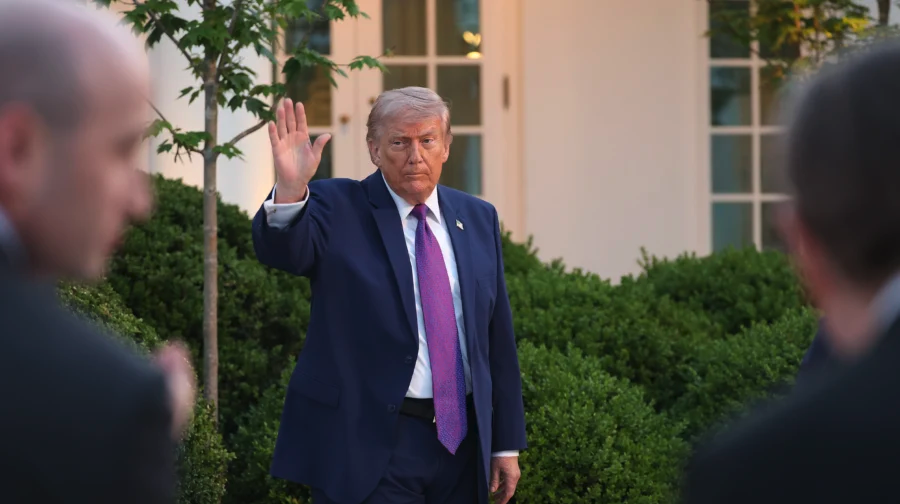 Trump Warns Iran ‘Time Is Running Out’ as Fragile Ceasefire Faces New Tensions
