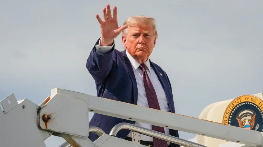 Trump: Iran Assures U.S. There Are No Fees for Ships Passing Through Strait of Hormuz