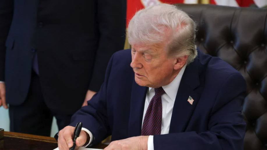 President Donald Trump signs an executive order to limit mail-in voting in the Oval Office of the White House on March 31, 2026. (Alex Wong/Getty Images)